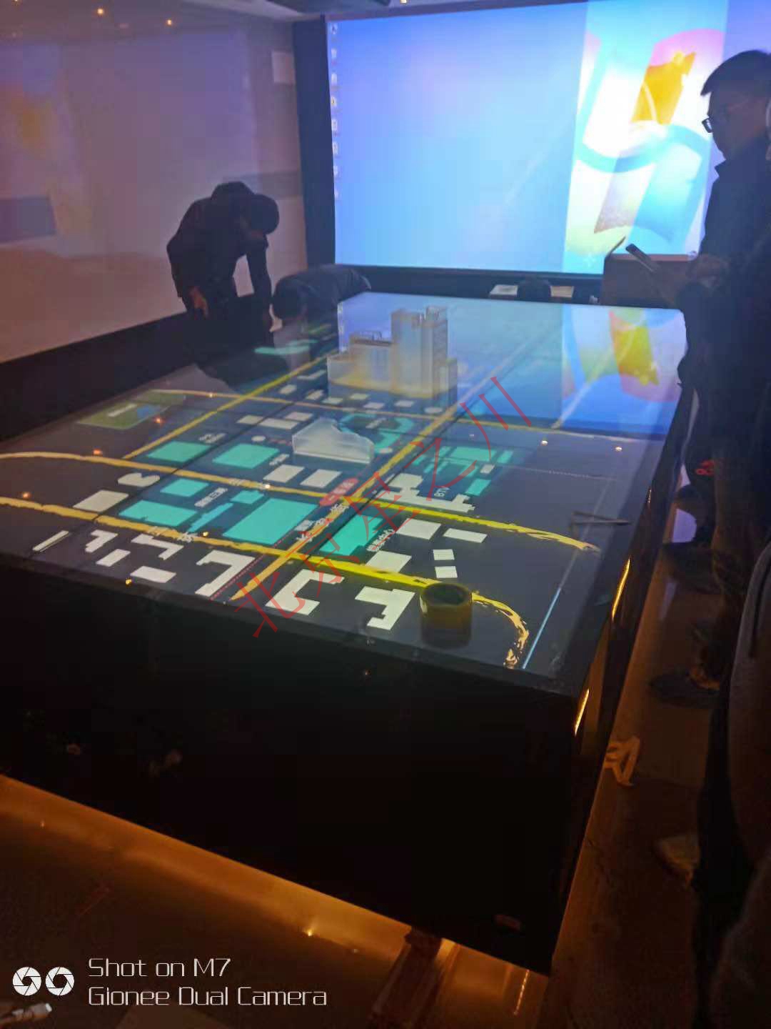 华润地产采用我司46寸3X3局部电容触摸方案(图3)