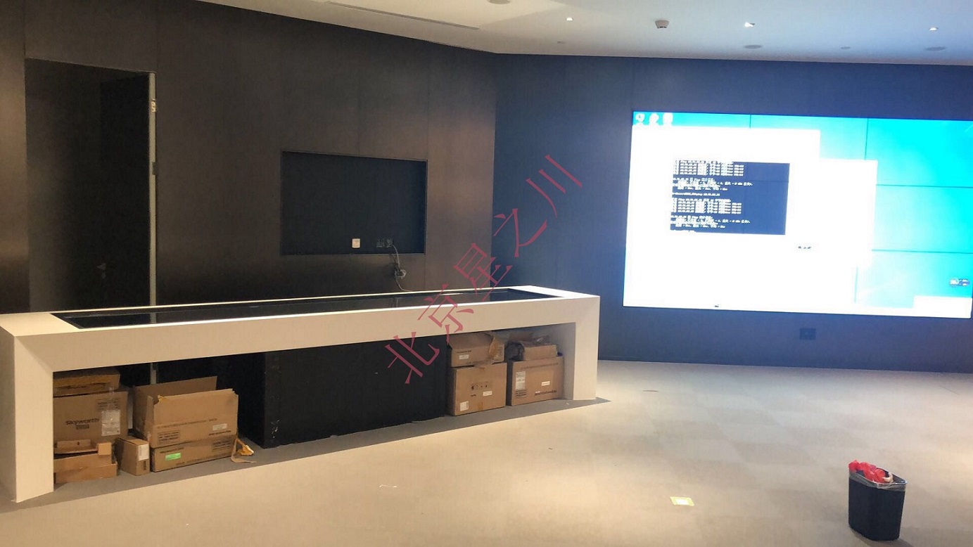 腾讯北京总部采用我司55寸1*3液晶拼接触摸屏(图1)