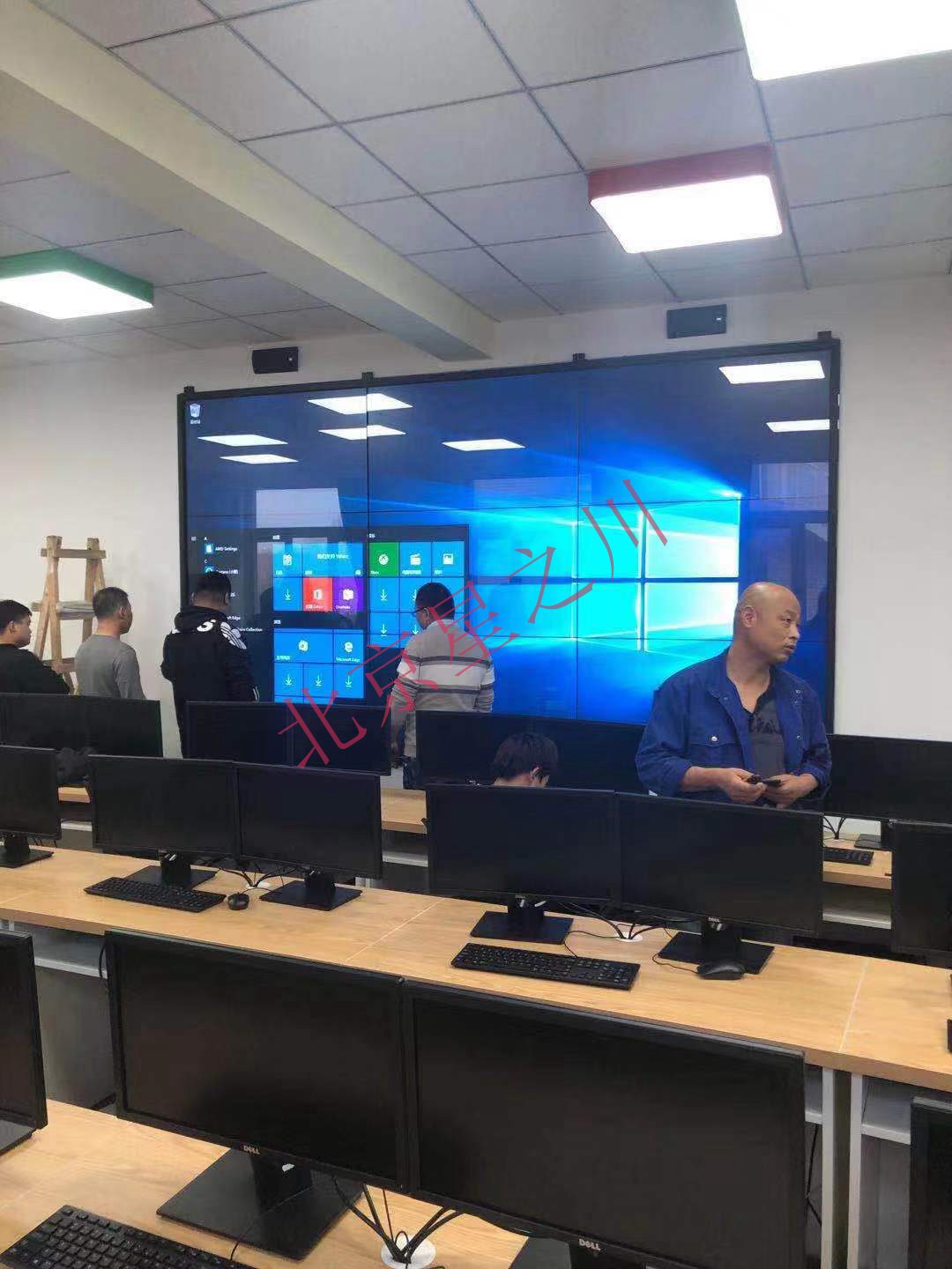 北京仪器仪表高级技工学校55寸3X3液晶拼接触摸(图1)