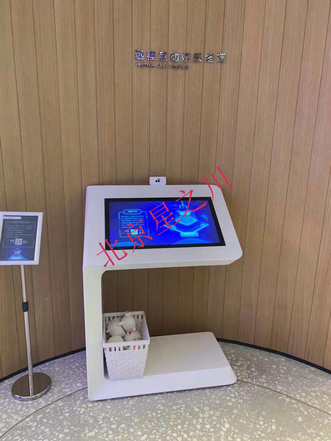 北京建行第一家无人化营业厅采用我司多套触摸设备(图2)